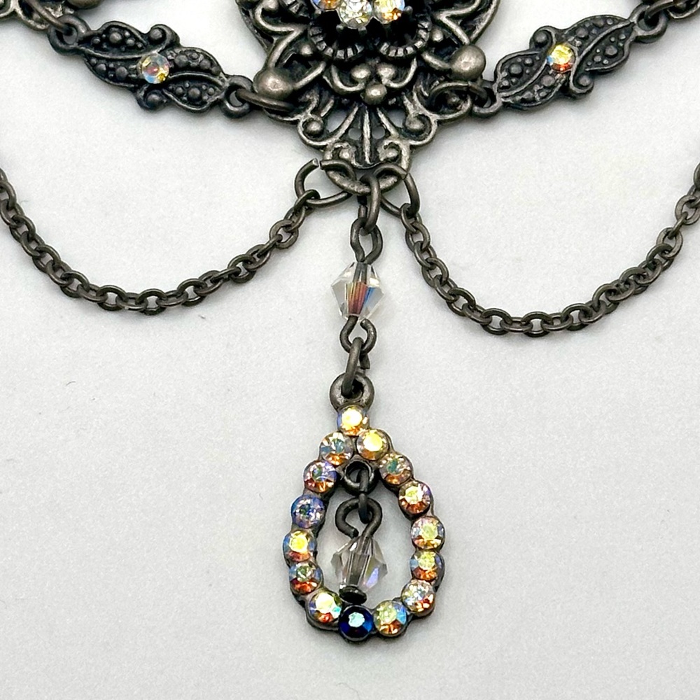 Vintage Style Victorian Matte Silver Tone Choker - Floral Filigree Rhinestones - Picture 6 of 8